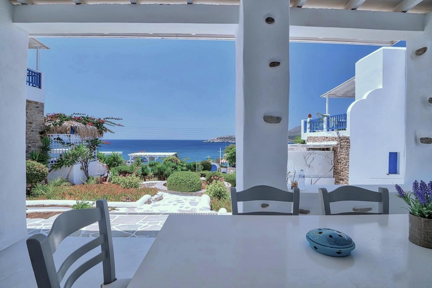 Blue Dolphin Antiparos Villas And Suites Agios Georgios  Экстерьер фото