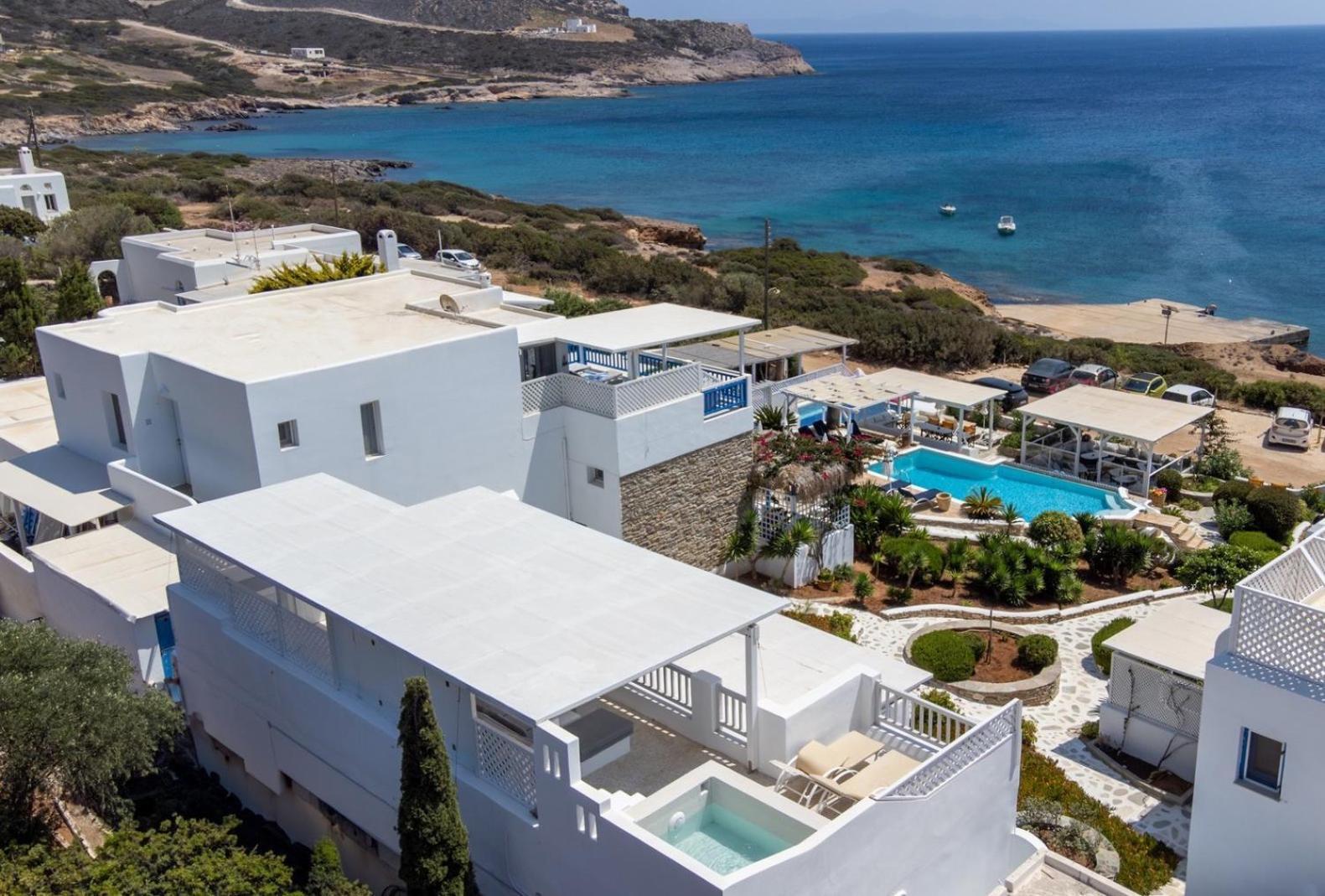 Blue Dolphin Antiparos Villas And Suites Agios Georgios  Экстерьер фото