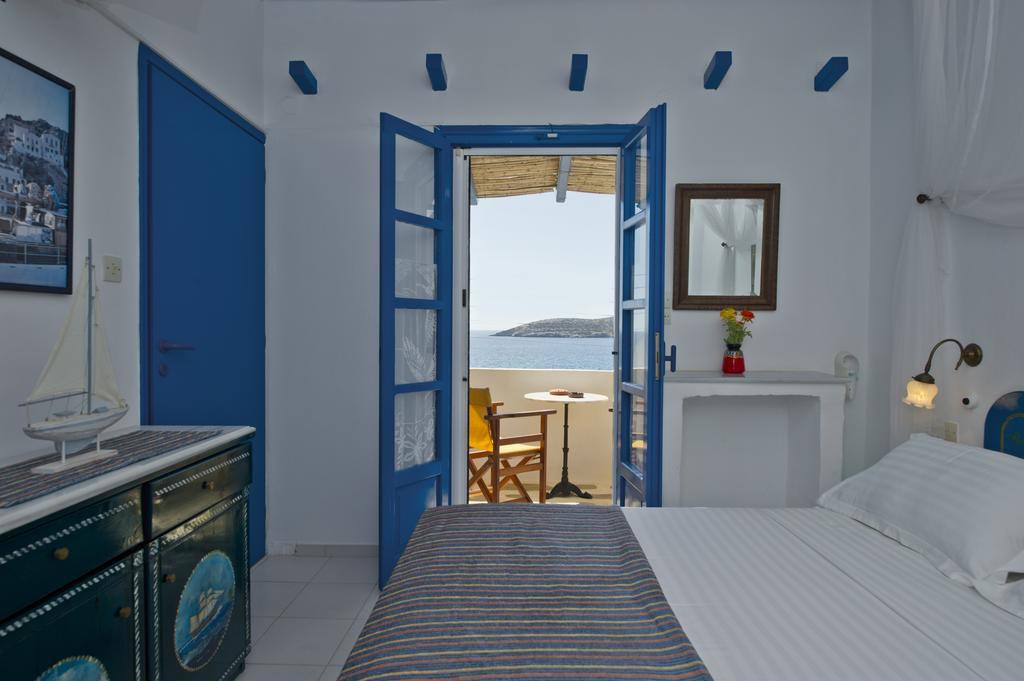Blue Dolphin Antiparos Villas And Suites Agios Georgios  Экстерьер фото